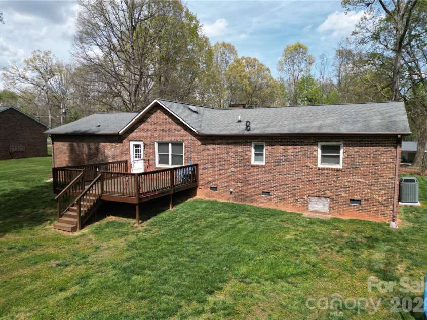 172 Oak Haven Drive, Statesville, NC 28625.  MLS# CAR4364663, YatesRealty ID 10571. 