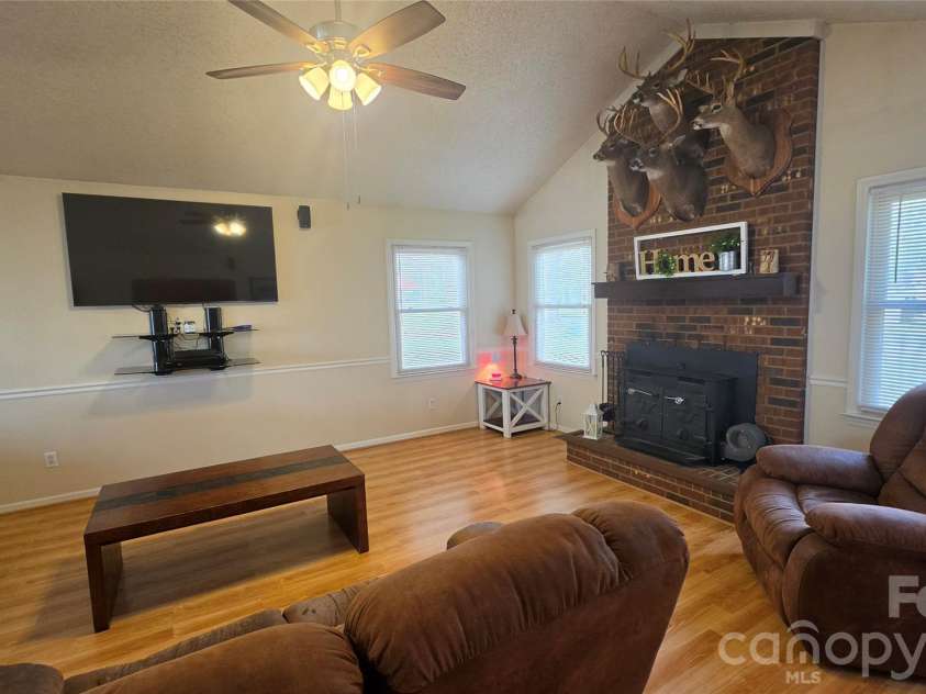 172 Oak Haven Drive, Statesville, NC 28625.  MLS# CAR4364663, YatesRealty ID 10571. 