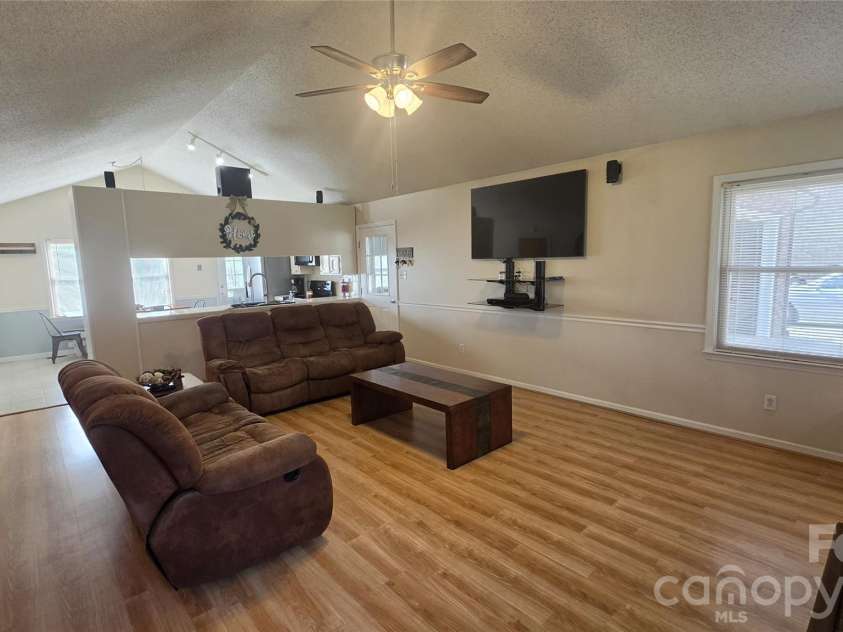 172 Oak Haven Drive, Statesville, NC 28625.  MLS# CAR4364663, YatesRealty ID 10571. 