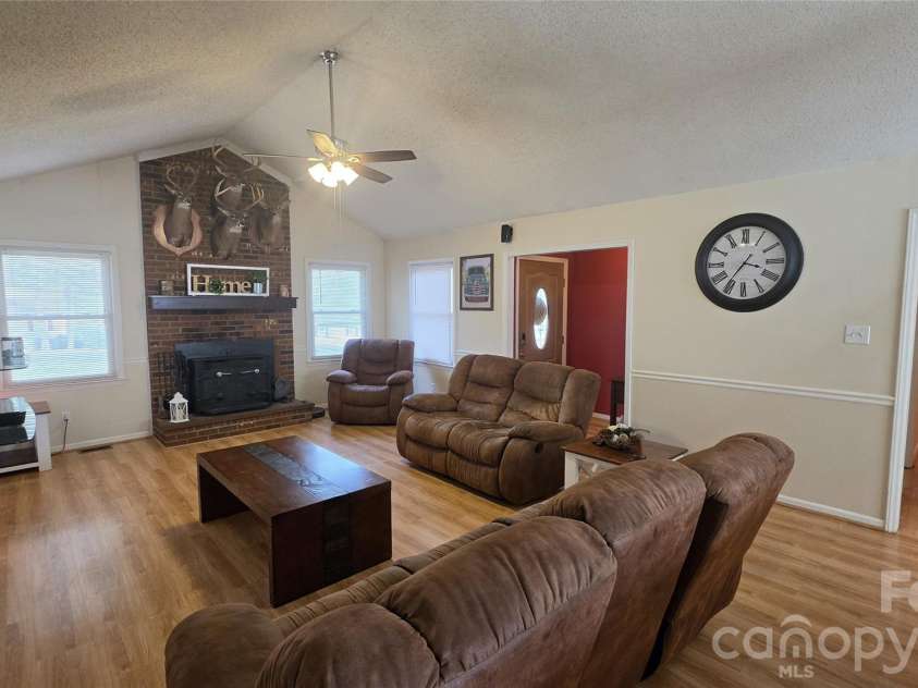 172 Oak Haven Drive, Statesville, NC 28625.  MLS# CAR4364663, YatesRealty ID 10571. 