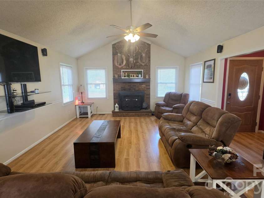 172 Oak Haven Drive, Statesville, NC 28625.  MLS# CAR4364663, YatesRealty ID 10571. 