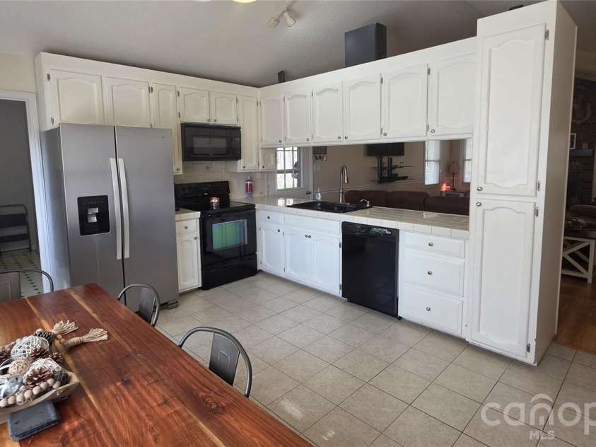 172 Oak Haven Drive, Statesville, NC 28625.  MLS# CAR4364663, YatesRealty ID 10571. 
