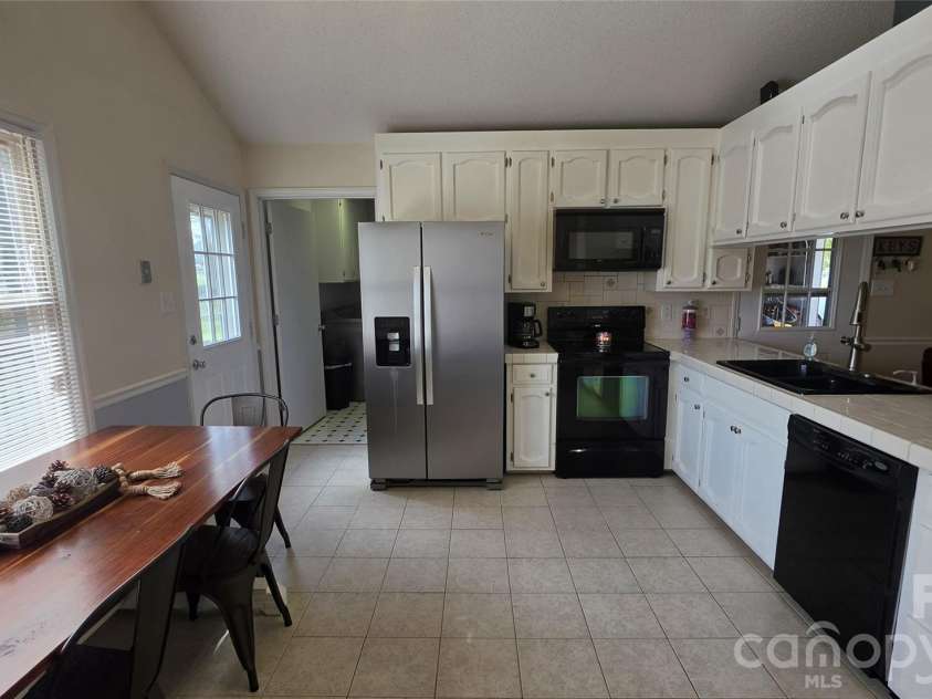 172 Oak Haven Drive, Statesville, NC 28625.  MLS# CAR4364663, YatesRealty ID 10571. 