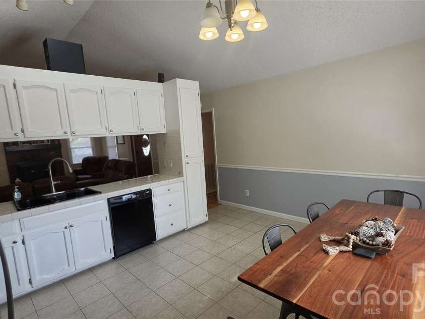 172 Oak Haven Drive, Statesville, NC 28625.  MLS# CAR4364663, YatesRealty ID 10571. 