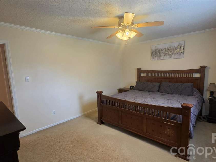 172 Oak Haven Drive, Statesville, NC 28625.  MLS# CAR4364663, YatesRealty ID 10571. 