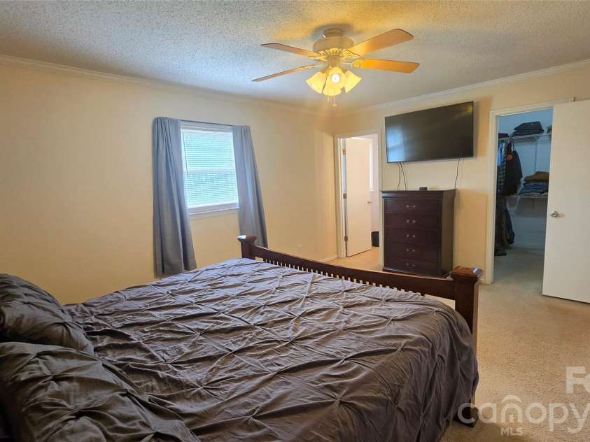 172 Oak Haven Drive, Statesville, NC 28625.  MLS# CAR4364663, YatesRealty ID 10571. 