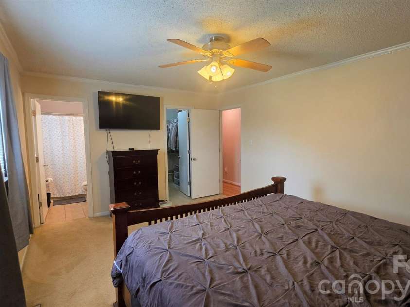172 Oak Haven Drive, Statesville, NC 28625.  MLS# CAR4364663, YatesRealty ID 10571. 