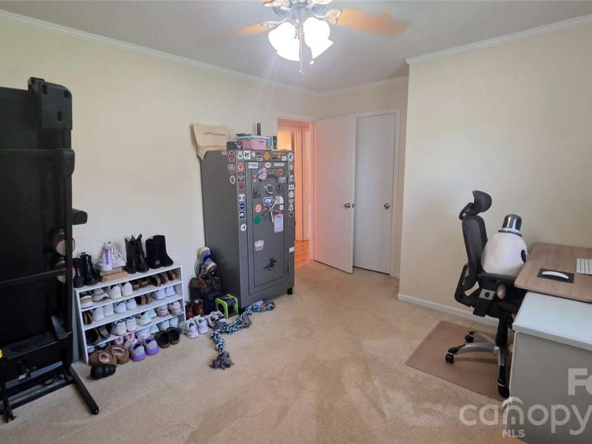 172 Oak Haven Drive, Statesville, NC 28625.  MLS# CAR4364663, YatesRealty ID 10571. 