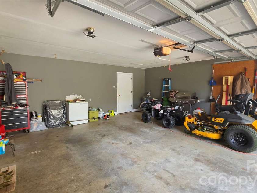 172 Oak Haven Drive, Statesville, NC 28625.  MLS# CAR4364663, YatesRealty ID 10571. 