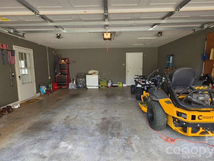 172 Oak Haven Drive, Statesville, NC 28625.  MLS# CAR4364663, YatesRealty ID 10571. 