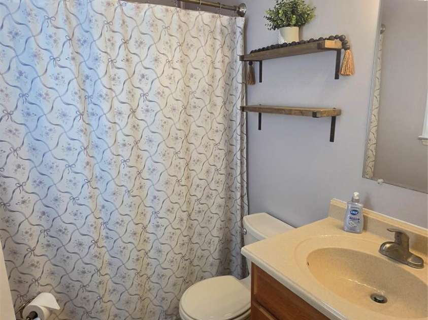 172 Oak Haven Drive, Statesville, NC 28625.  MLS# CAR4364663, YatesRealty ID 10571. Primary Attached Bath