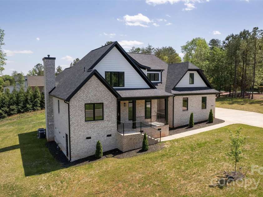 3500 Manna Lane, Mount Holly, NC 28120.  MLS# CAR4242050, YatesRealty ID 10572. 