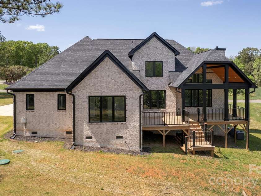 3500 Manna Lane, Mount Holly, NC 28120.  MLS# CAR4242050, YatesRealty ID 10572. 
