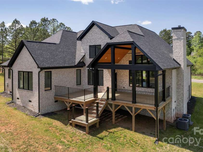 3500 Manna Lane, Mount Holly, NC 28120.  MLS# CAR4242050, YatesRealty ID 10572. 