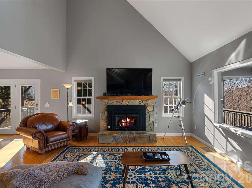263 Pinnacle Drive, Burnsville, NC 28714.  MLS# CAR4341549, YatesRealty ID 10576. 