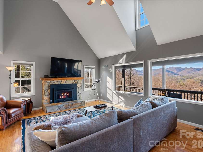 263 Pinnacle Drive, Burnsville, NC 28714.  MLS# CAR4341549, YatesRealty ID 10576. 
