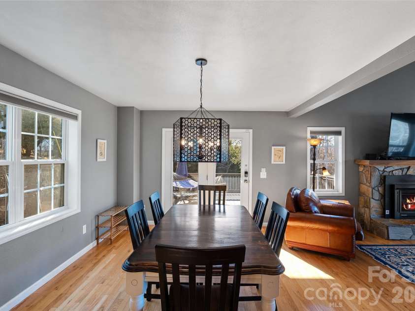 263 Pinnacle Drive, Burnsville, NC 28714.  MLS# CAR4341549, YatesRealty ID 10576. 