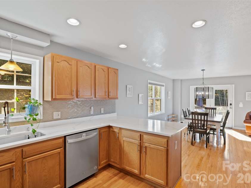 263 Pinnacle Drive, Burnsville, NC 28714.  MLS# CAR4341549, YatesRealty ID 10576. 
