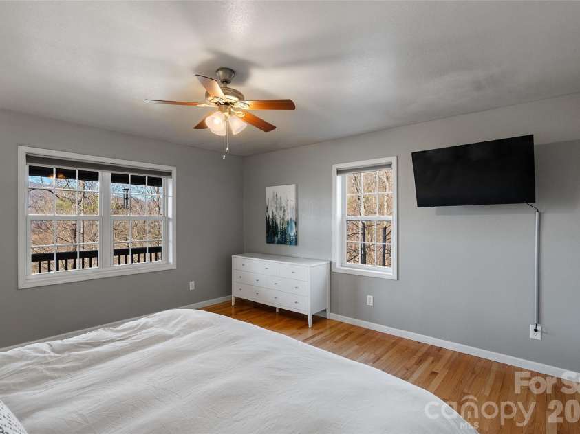 263 Pinnacle Drive, Burnsville, NC 28714.  MLS# CAR4341549, YatesRealty ID 10576. 