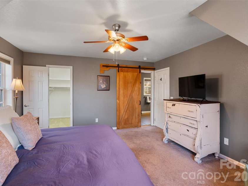 263 Pinnacle Drive, Burnsville, NC 28714.  MLS# CAR4341549, YatesRealty ID 10576. 