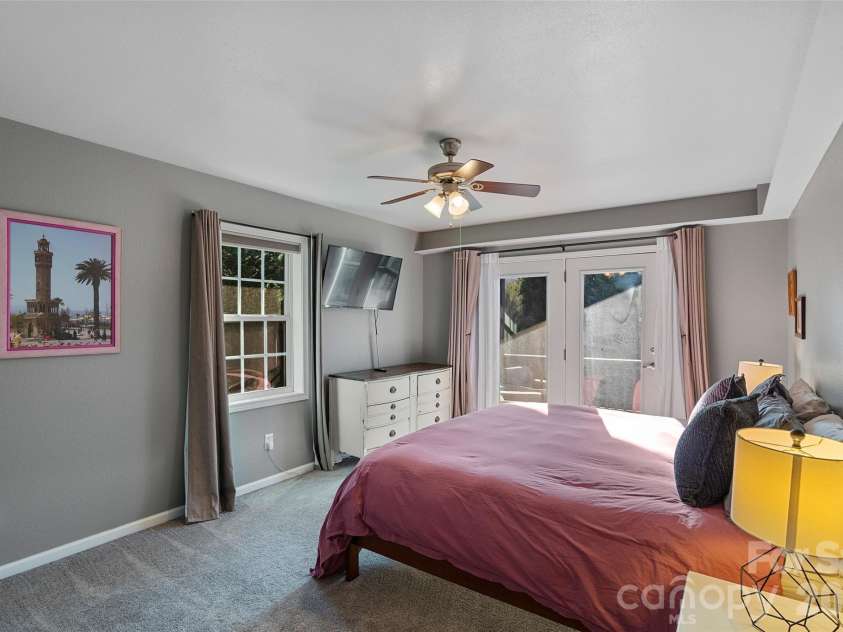 263 Pinnacle Drive, Burnsville, NC 28714.  MLS# CAR4341549, YatesRealty ID 10576. 