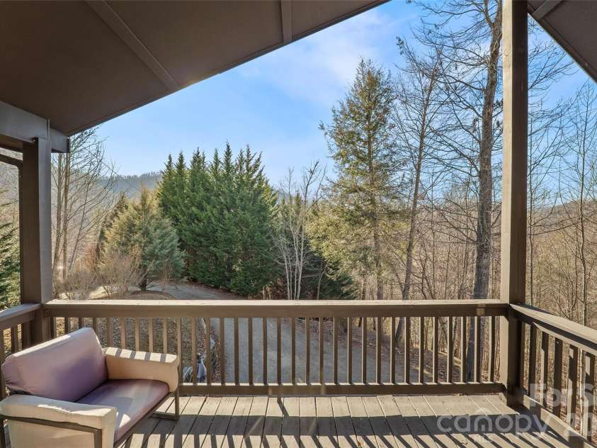 263 Pinnacle Drive, Burnsville, NC 28714.  MLS# CAR4341549, YatesRealty ID 10576. 