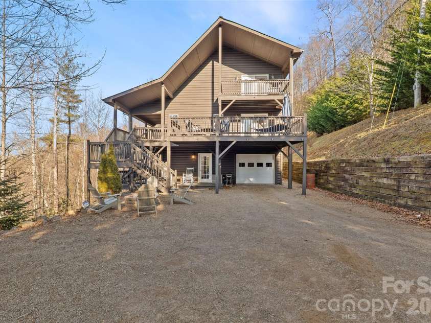 263 Pinnacle Drive, Burnsville, NC 28714.  MLS# CAR4341549, YatesRealty ID 10576. 