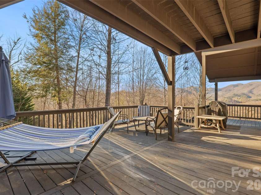 263 Pinnacle Drive, Burnsville, NC 28714.  MLS# CAR4341549, YatesRealty ID 10576. 