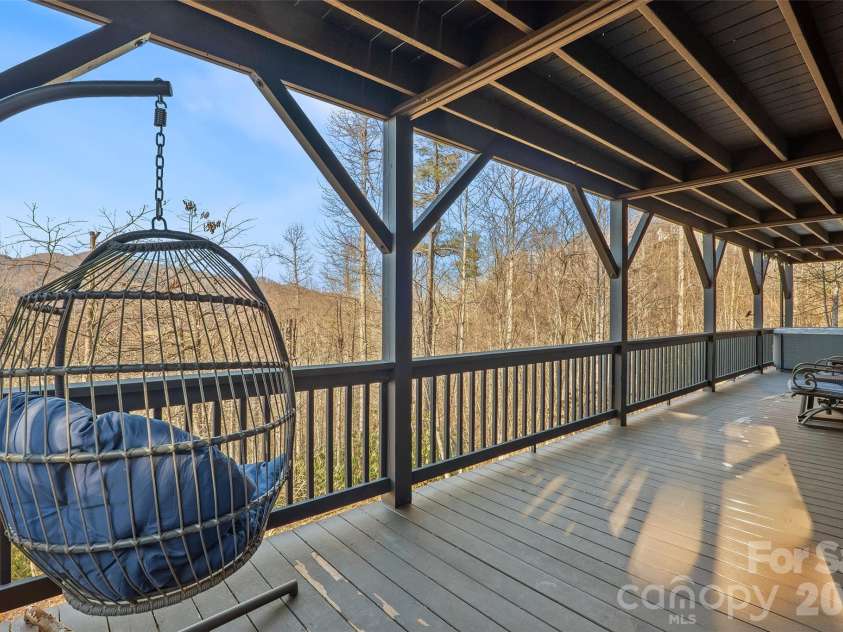 263 Pinnacle Drive, Burnsville, NC 28714.  MLS# CAR4341549, YatesRealty ID 10576. 