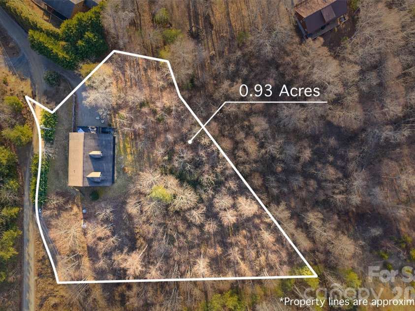 263 Pinnacle Drive, Burnsville, NC 28714.  MLS# CAR4341549, YatesRealty ID 10576. 