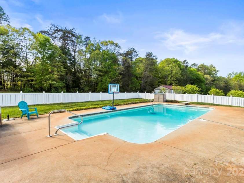 3300 Paul Heavner Lane, Lincolnton, NC 28092.  MLS# CAR4248315, YatesRealty ID 10576. 18x36 Pool