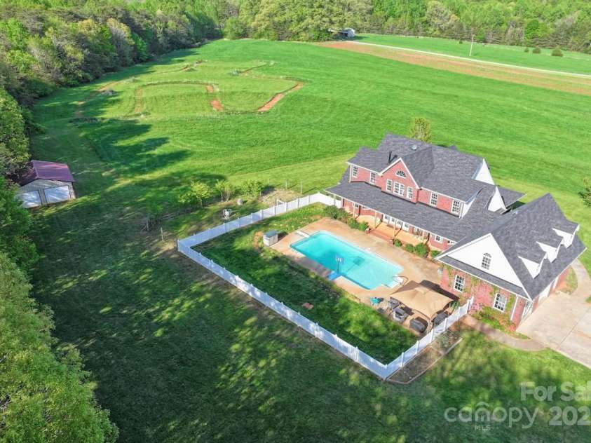 3300 Paul Heavner Lane, Lincolnton, NC 28092.  MLS# CAR4248315, YatesRealty ID 10576. 