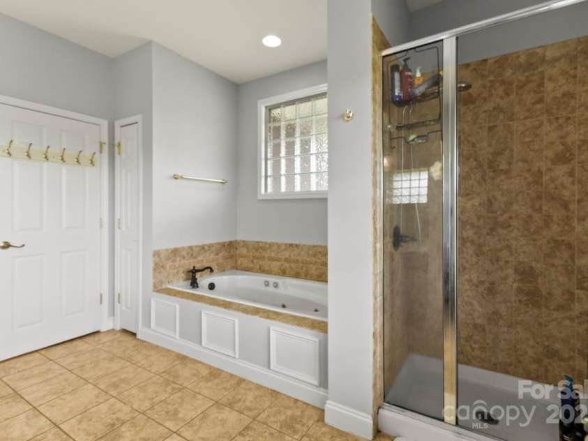 3300 Paul Heavner Lane, Lincolnton, NC 28092.  MLS# CAR4248315, YatesRealty ID 10576. 