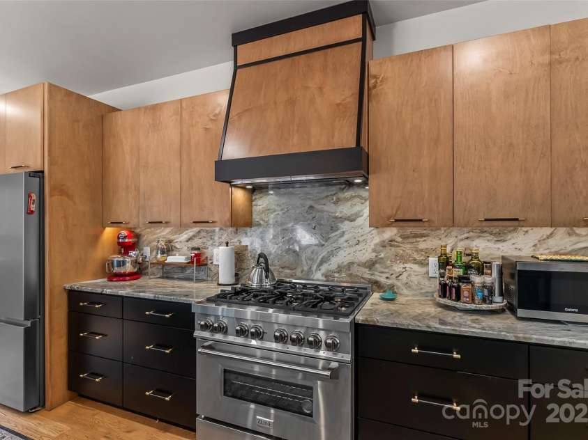 1441 Southpointe Drive, Morganton, NC 28655.  MLS# CAR4226820, YatesRealty ID 10578. Custom cabinets, new appliances