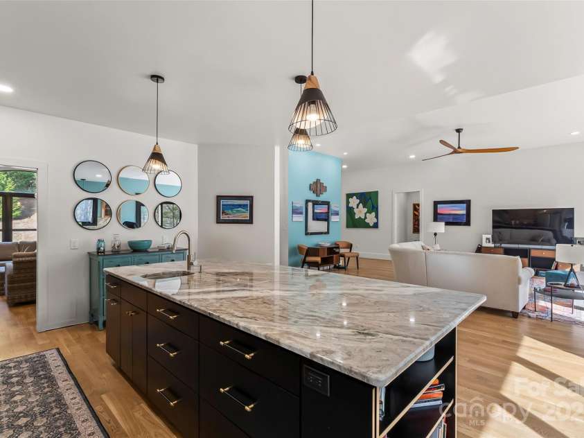 1441 Southpointe Drive, Morganton, NC 28655.  MLS# CAR4226820, YatesRealty ID 10578. Granite countertops