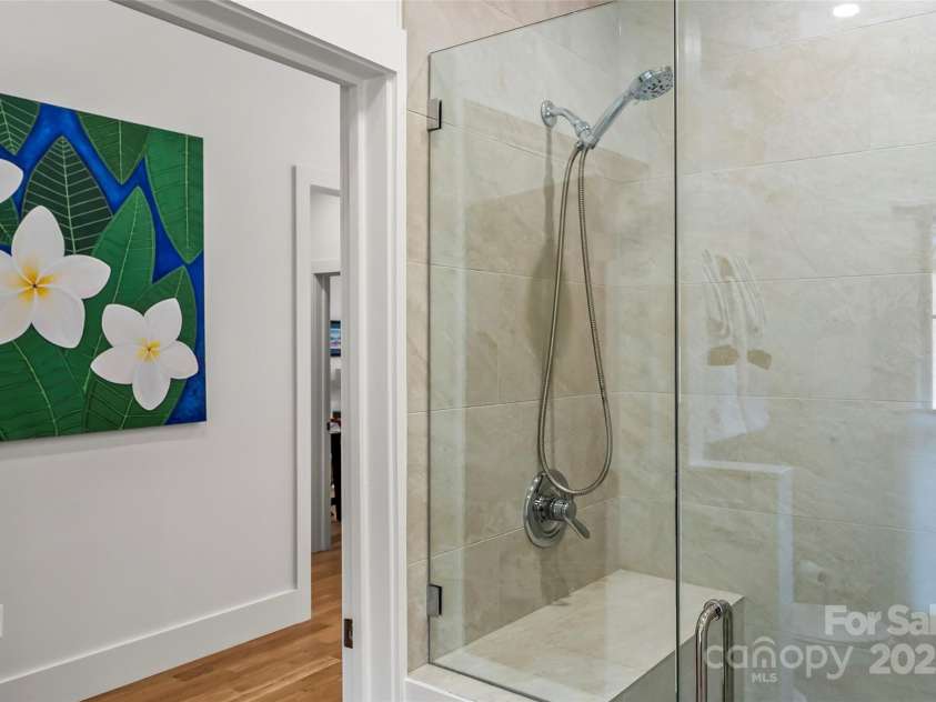 1441 Southpointe Drive, Morganton, NC 28655.  MLS# CAR4226820, YatesRealty ID 10578. Main floor 2nd full bathroom