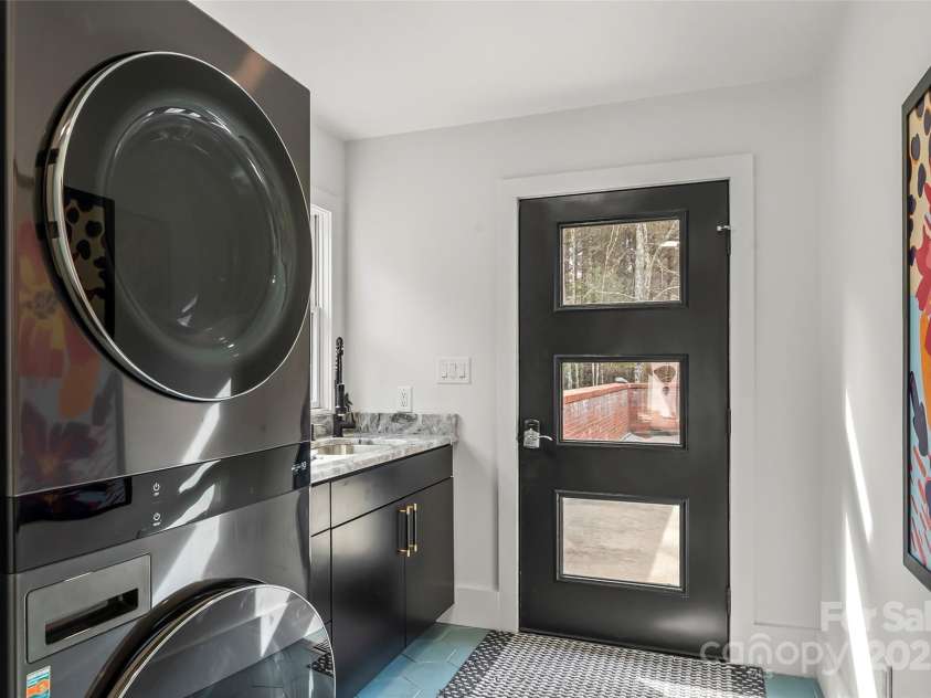 1441 Southpointe Drive, Morganton, NC 28655.  MLS# CAR4226820, YatesRealty ID 10578. New washer/dryer