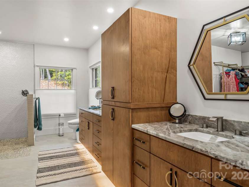 1441 Southpointe Drive, Morganton, NC 28655.  MLS# CAR4226820, YatesRealty ID 10578. Primary bathroom
