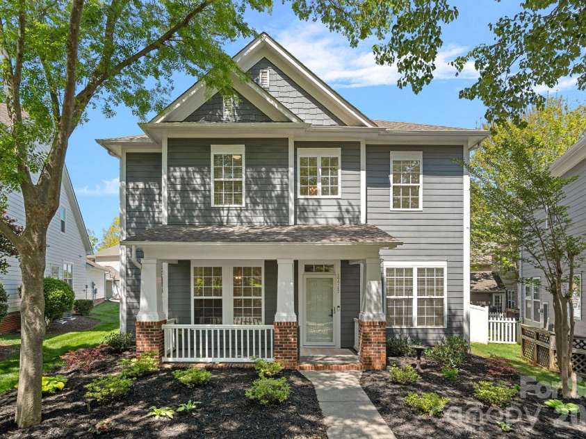 17747 North Shore Circle, Cornelius, NC 28031.  MLS# CAR4365977, YatesRealty ID 10579. 