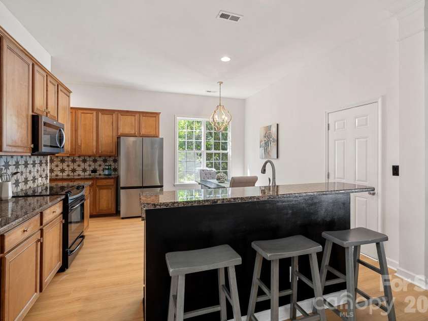 17747 North Shore Circle, Cornelius, NC 28031.  MLS# CAR4365977, YatesRealty ID 10579. 