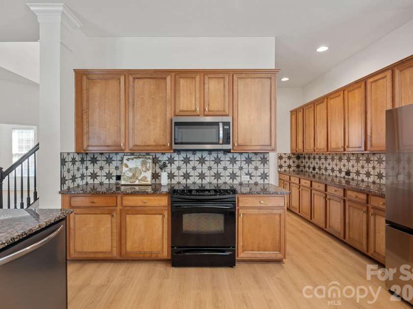17747 North Shore Circle, Cornelius, NC 28031.  MLS# CAR4365977, YatesRealty ID 10579. 