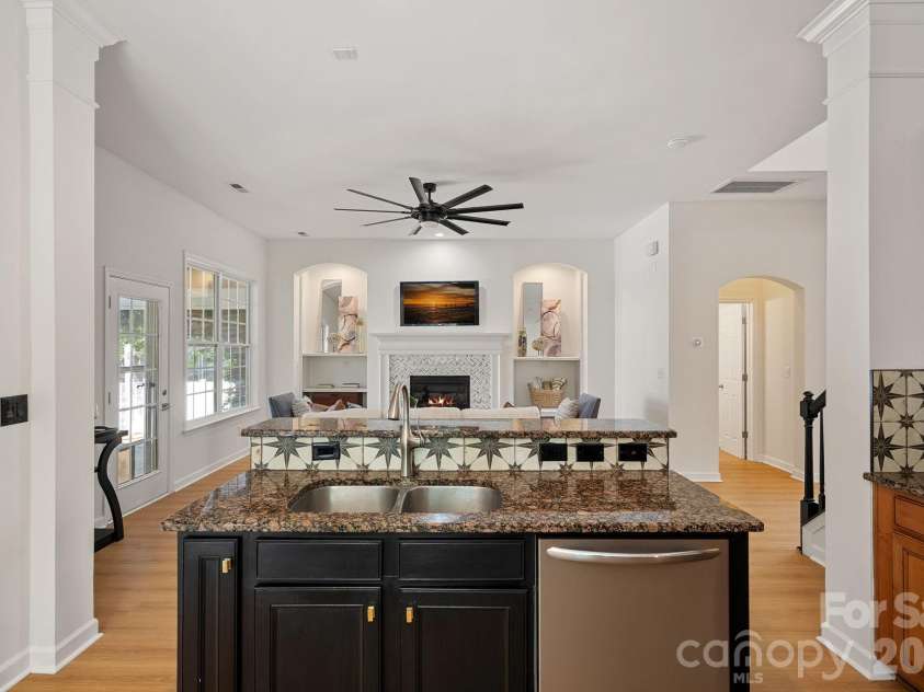 17747 North Shore Circle, Cornelius, NC 28031.  MLS# CAR4365977, YatesRealty ID 10579. 