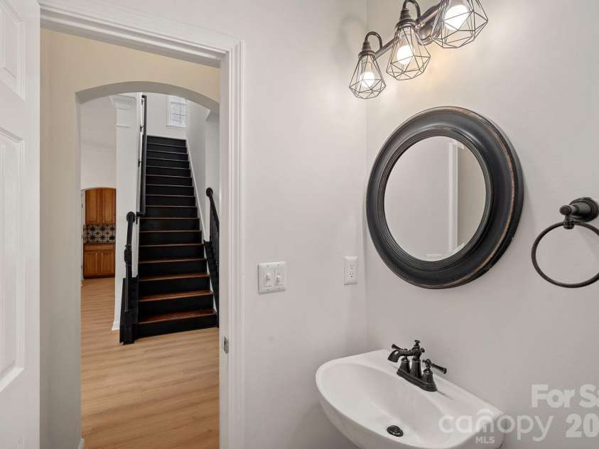 17747 North Shore Circle, Cornelius, NC 28031.  MLS# CAR4365977, YatesRealty ID 10579. 