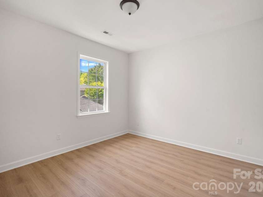 17747 North Shore Circle, Cornelius, NC 28031.  MLS# CAR4365977, YatesRealty ID 10579. 