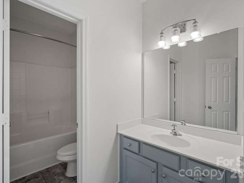 17747 North Shore Circle, Cornelius, NC 28031.  MLS# CAR4365977, YatesRealty ID 10579. 