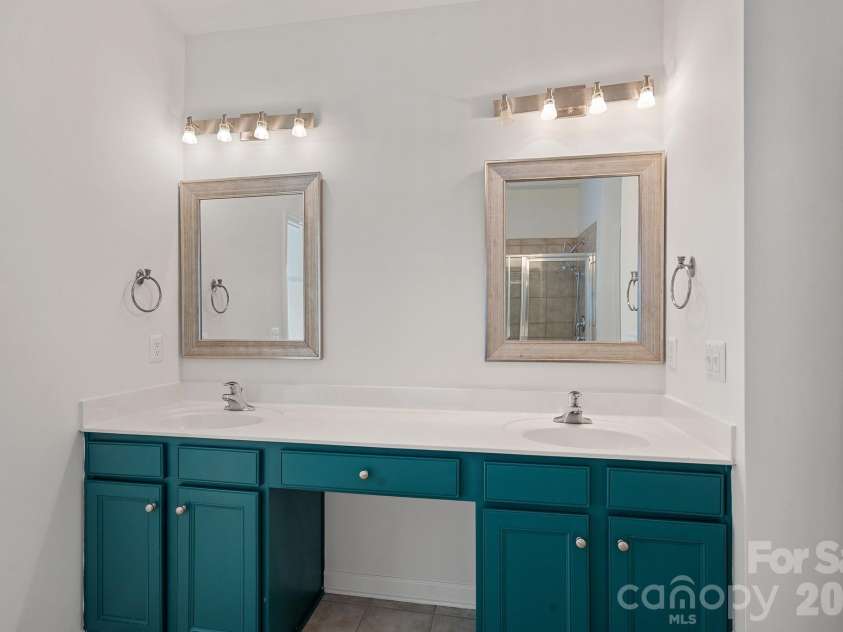 17747 North Shore Circle, Cornelius, NC 28031.  MLS# CAR4365977, YatesRealty ID 10579. 