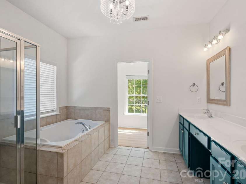 17747 North Shore Circle, Cornelius, NC 28031.  MLS# CAR4365977, YatesRealty ID 10579. 