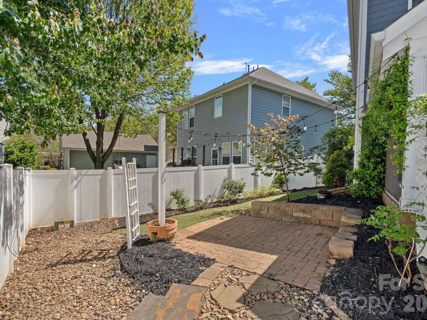 17747 North Shore Circle, Cornelius, NC 28031.  MLS# CAR4365977, YatesRealty ID 10579. 