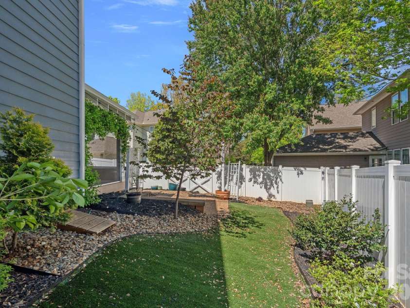 17747 North Shore Circle, Cornelius, NC 28031.  MLS# CAR4365977, YatesRealty ID 10579. 