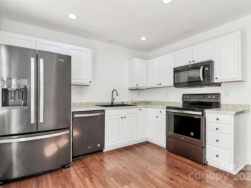 10549 Yellow Rose Lane, Charlotte, NC 28269.  MLS# CAR4310957, YatesRealty ID 1058. 